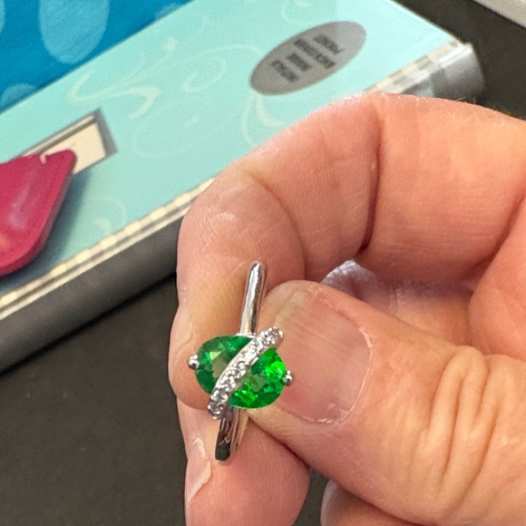 Radiant 925 Silver Green Gemstone And CZ Ring - Picture 8 of 8